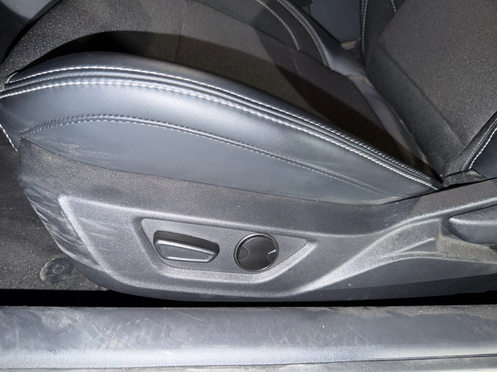 Used 2025 Ford Mustang GT RWD image 14