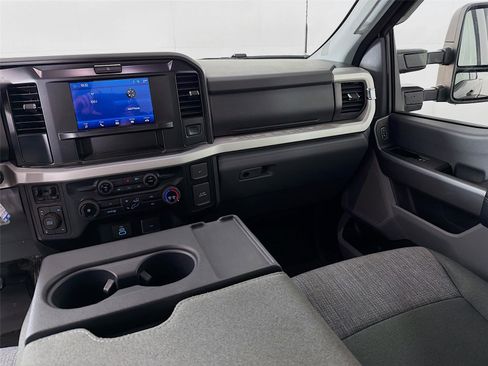 Used 2025 Ford F350 XLT w/ FX4 Off-Road Package image 22