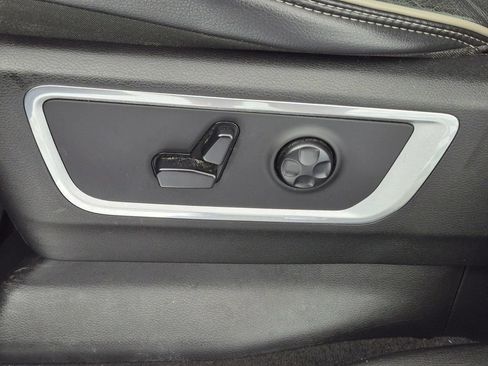 Used 2019 RAM 1500 Laramie AWD/4WD image 14