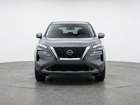 Used 2025 Nissan Rogue SV AWD/4WD image 2