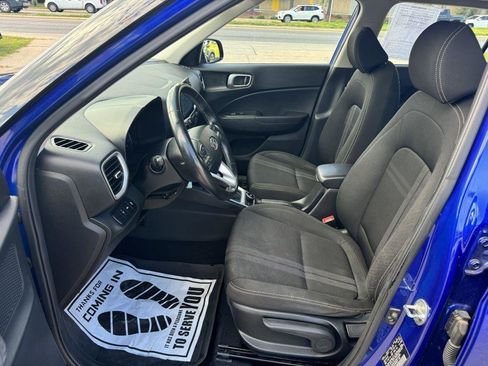 Used 2022 Hyundai Venue SEL FWD image 12