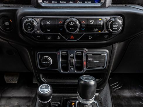 Used 2020 Jeep Wrangler Unlimited Sahara image 26