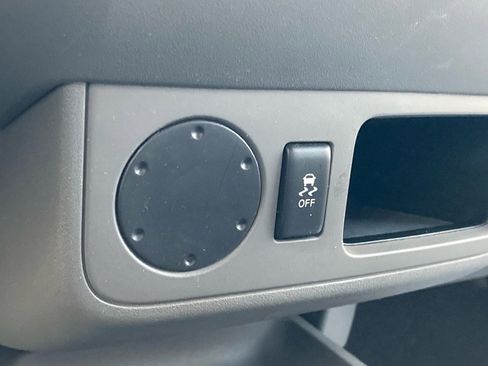 Used 2015 Nissan Frontier SV image 21