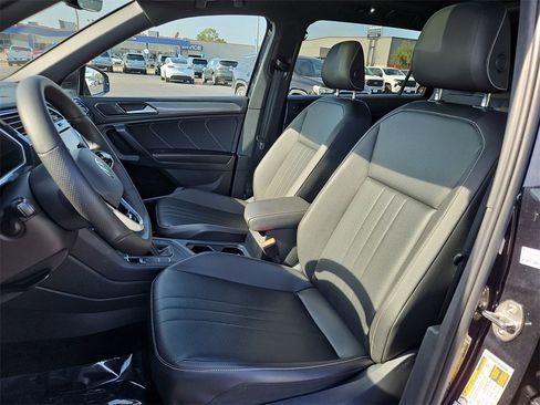 Used 2022 Volkswagen Tiguan SE R-Line image 20