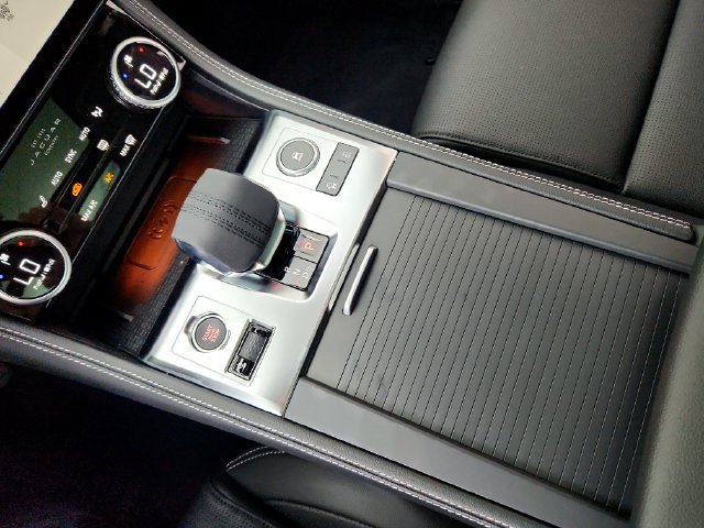 Certified 2026 Jaguar F-PACE R-Dynamic S AWD/4WD image 26