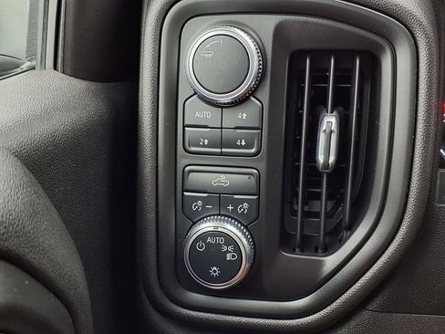 Used 2021 GMC Sierra 1500 4x4 Crew Cab w/ Sierra Value Package image 22