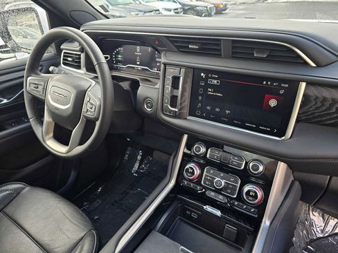 Used 2024 GMC Yukon XL Denali image 10