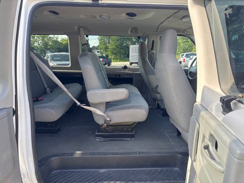 Used 2010 Ford E-350 and Econoline 350 XLT RWD image 12