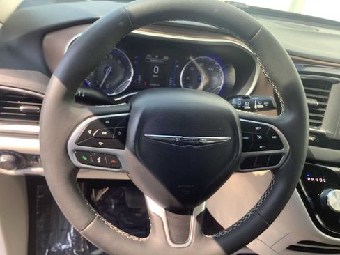 Used 2023 Chrysler Voyager LX FWD image 15