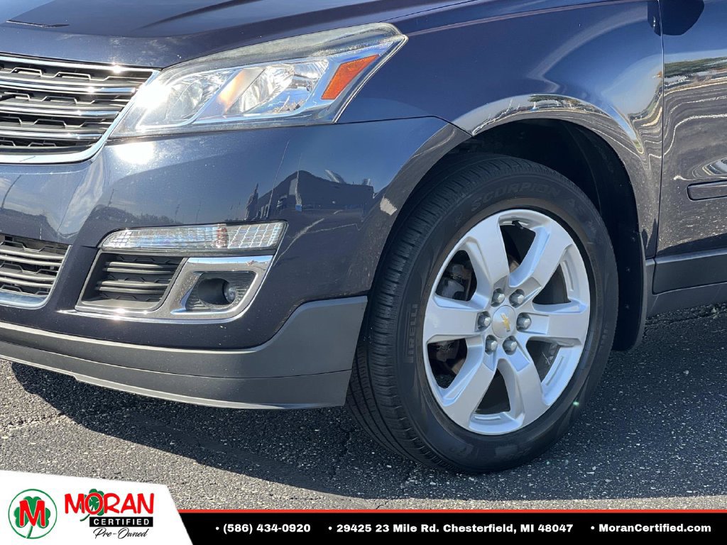 Used 2017 Chevrolet Traverse LT w/ Style and Technology Package FWD image 8