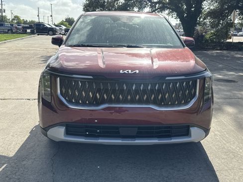 Used 2025 Kia Carnival FWD image 16