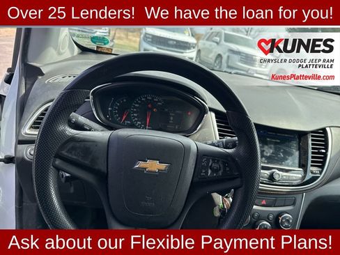Used 2018 Chevrolet Trax LS AWD/4WD image 29