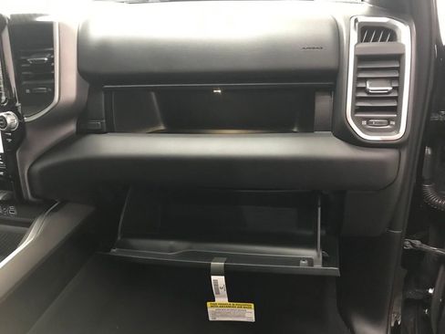 New 2026 RAM 1500 4x4 Crew Cab image 42