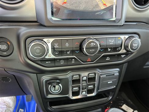 New 2023 Jeep Gladiator Sport image 22