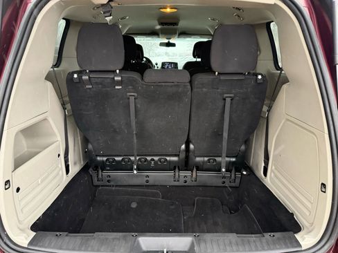 Used 2018 Dodge Grand Caravan SE w/ UConnect Hands-Free Group image 14