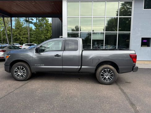 Used 2024 Nissan Titan SV AWD/4WD image 2