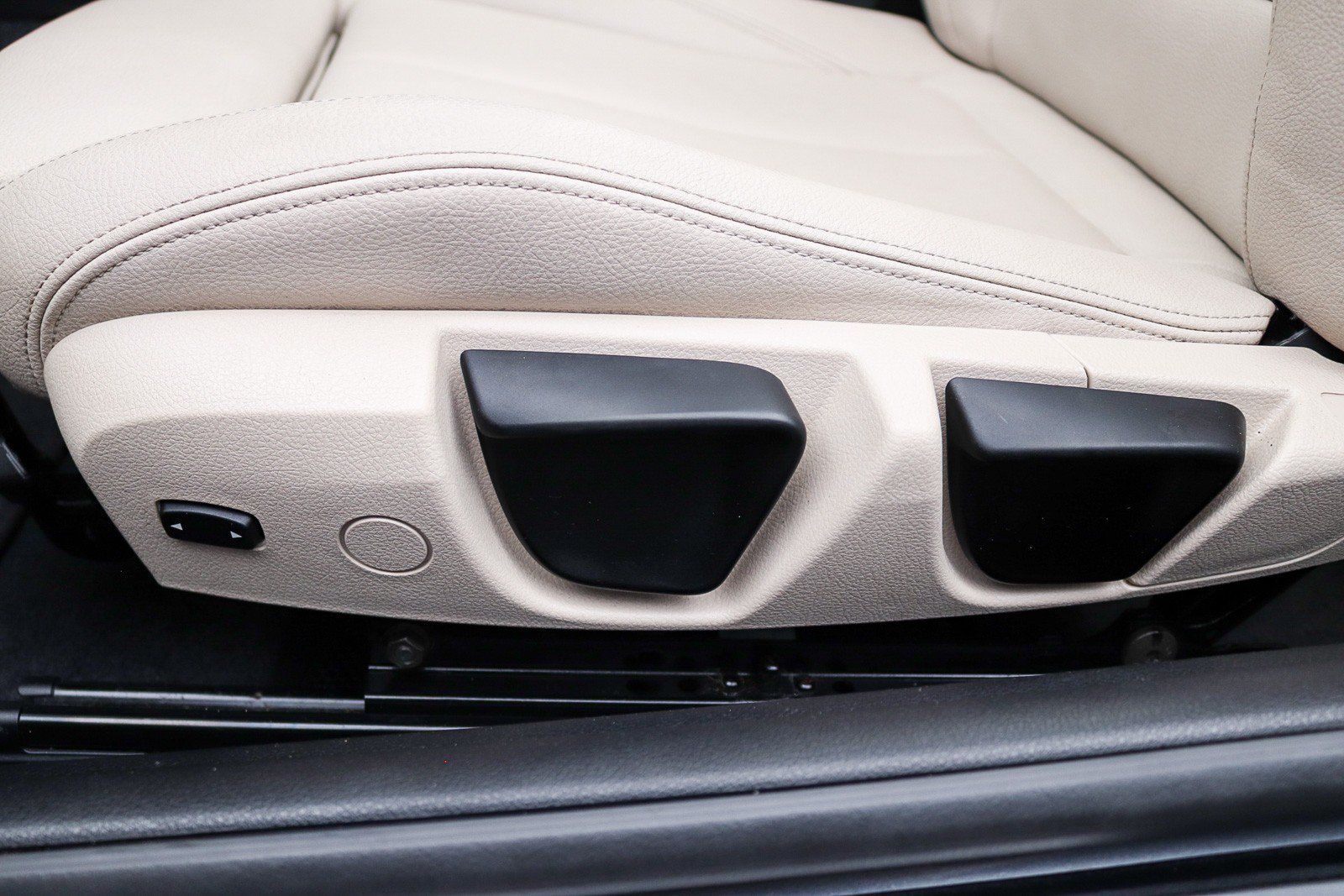 Used 2017 BMW 230i Convertible RWD image 34