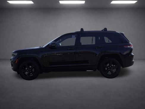 Used 2023 Jeep Grand Cherokee Altitude AWD/4WD image 7