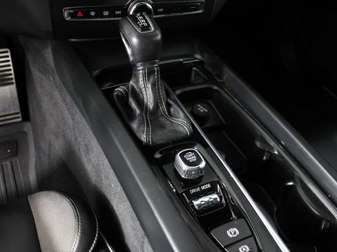 Used 2020 Volvo XC60 T6 R-Design image 15