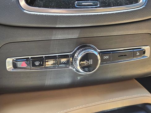 Certified 2023 Volvo XC90 T8 Ultimate AWD/4WD image 31