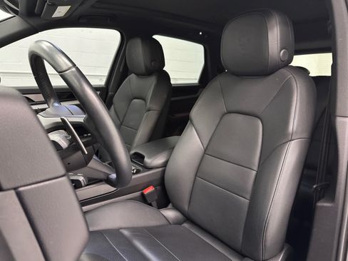 Used 2024 Porsche Cayenne AWD/4WD image 13