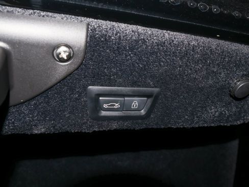 Used 2018 Rolls-Royce Wraith RWD image 12