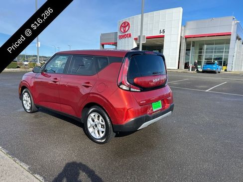 Used 2024 Kia Soul LX w/ Option Group 015 FWD image 3