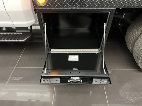 New 2025 Ford F550 4x4 Regular Cab Super Duty image 8