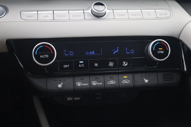 Used 2025 Hyundai Elantra Limited FWD image 17