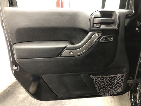 Used 2013 Jeep Wrangler Sport image 13