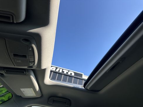 Used 2022 Nissan Armada SL RWD image 20