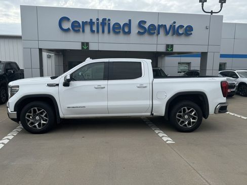 Used 2022 GMC Sierra 1500 SLT w/ SLT Convenience Package image 6