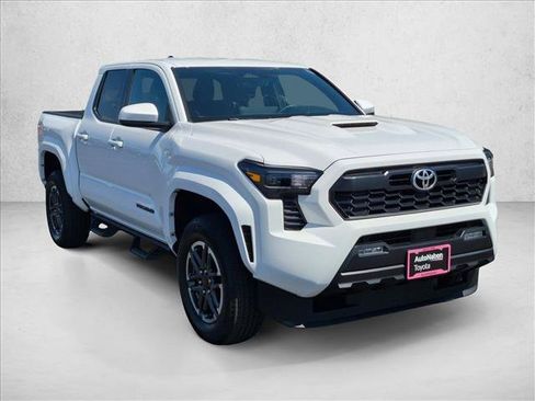 Certified 2025 Toyota Tacoma TRD Sport AWD/4WD image 3