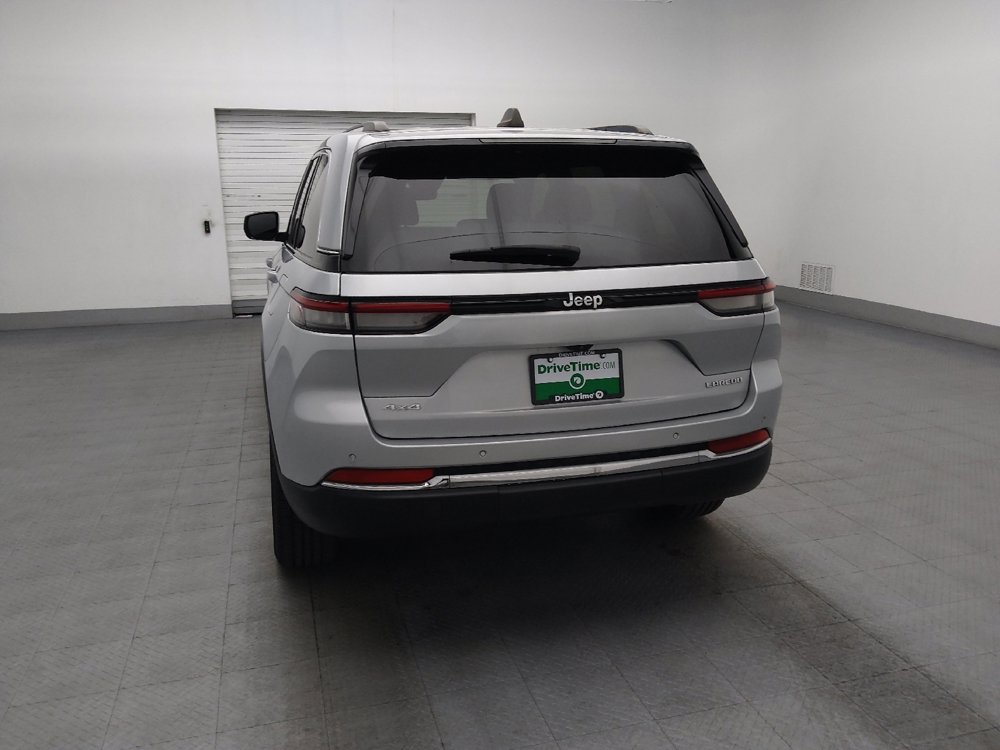 Used 2023 Jeep Grand Cherokee Laredo AWD/4WD image 6