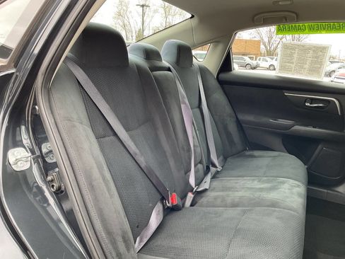Used 2015 Nissan Altima 2.5 SV FWD image 34