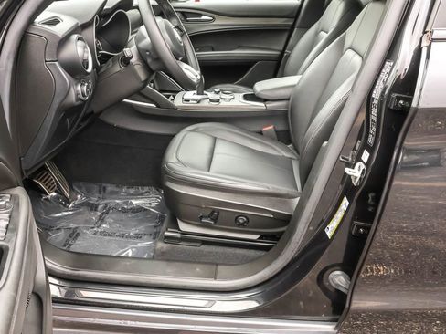 Used 2023 Alfa Romeo Stelvio Ti image 18