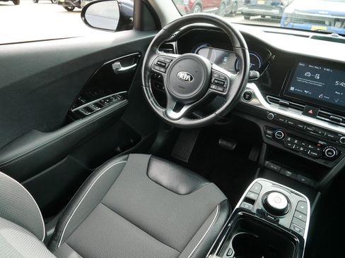 Certified 2021 Kia Niro EX w/ Cold Weather Package FWD image 9