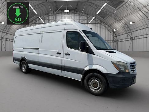 Used 2014 Freightliner Sprinter 2500 RWD image 4