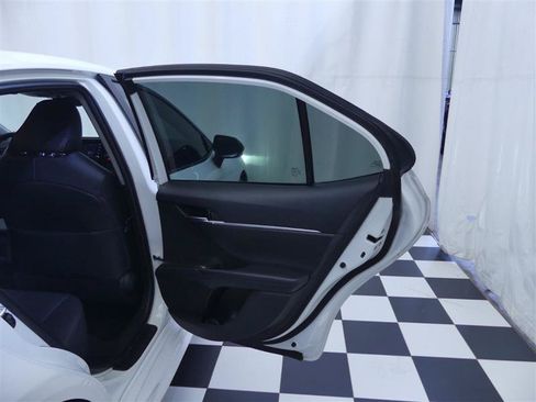 Used 2021 Toyota Camry SE FWD image 25