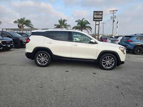 Used 2023 GMC Terrain SLT w/ Infotainment Package II image 4