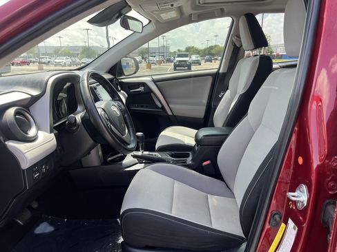 Used 2018 Toyota RAV4 XLE FWD image 29
