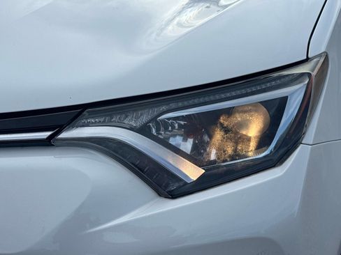 Used 2018 Toyota RAV4 XLE FWD image 9