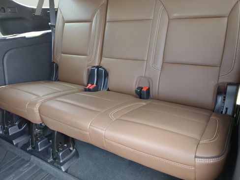 Used 2025 Chevrolet Suburban High Country image 27