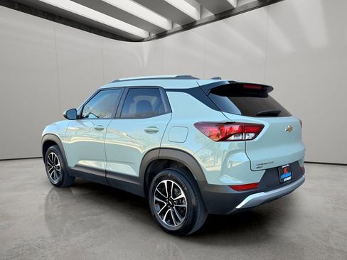 Used 2025 Chevrolet TrailBlazer LT image 3