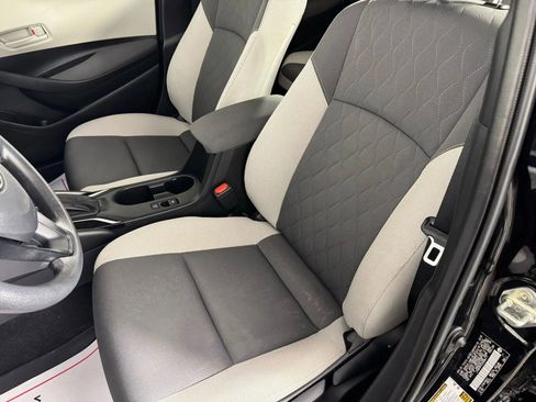 Used 2025 Toyota Corolla LE image 29