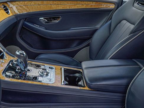 Used 2021 Bentley Continental GT image 22