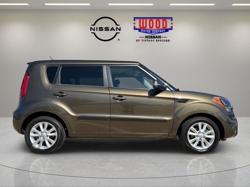 Used 2013 Kia Soul + w/ Audio Pkg FWD image 2