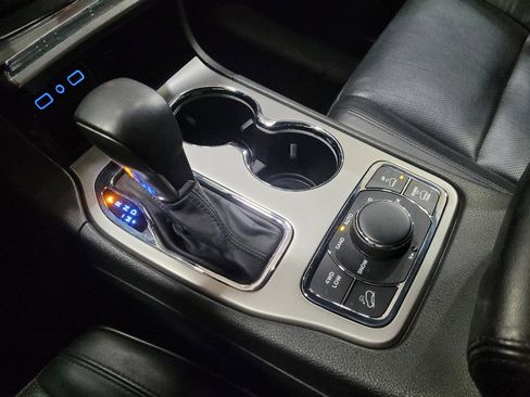 Used 2018 Jeep Grand Cherokee Overland AWD/4WD image 26