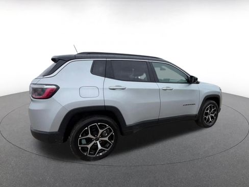 Used 2025 Jeep Compass Limited image 15