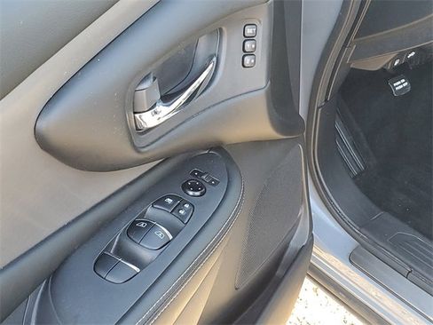 Used 2023 Nissan Murano SL w/ SL Moonroof Package image 16